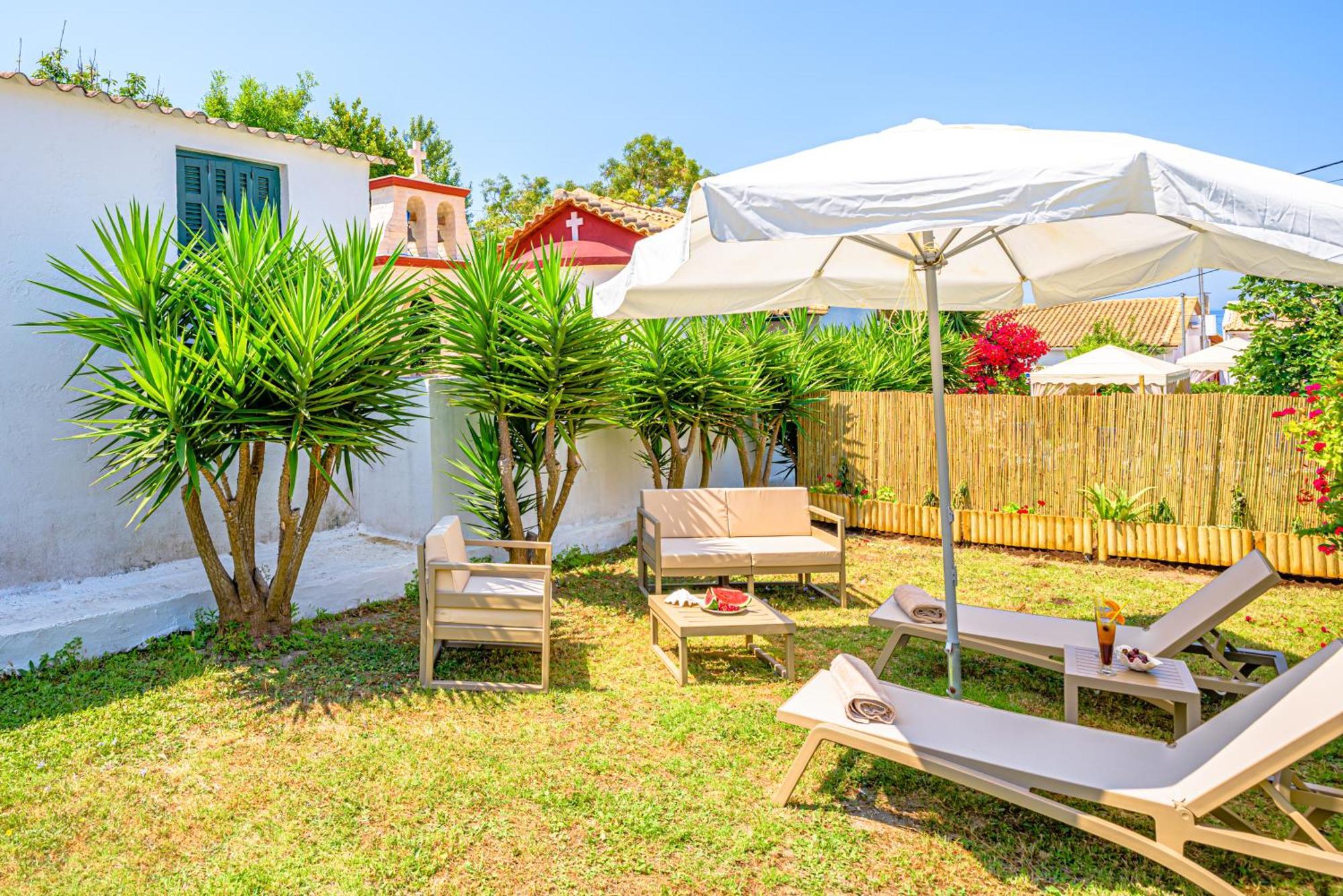 Elena's Seaside & Apartment