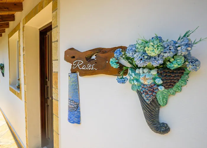 Elena\'S Seaside Apartments & Studios