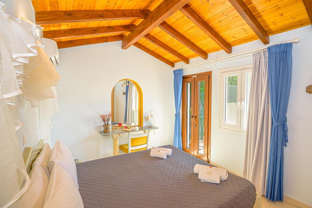 Elena's Seaside & Appartement