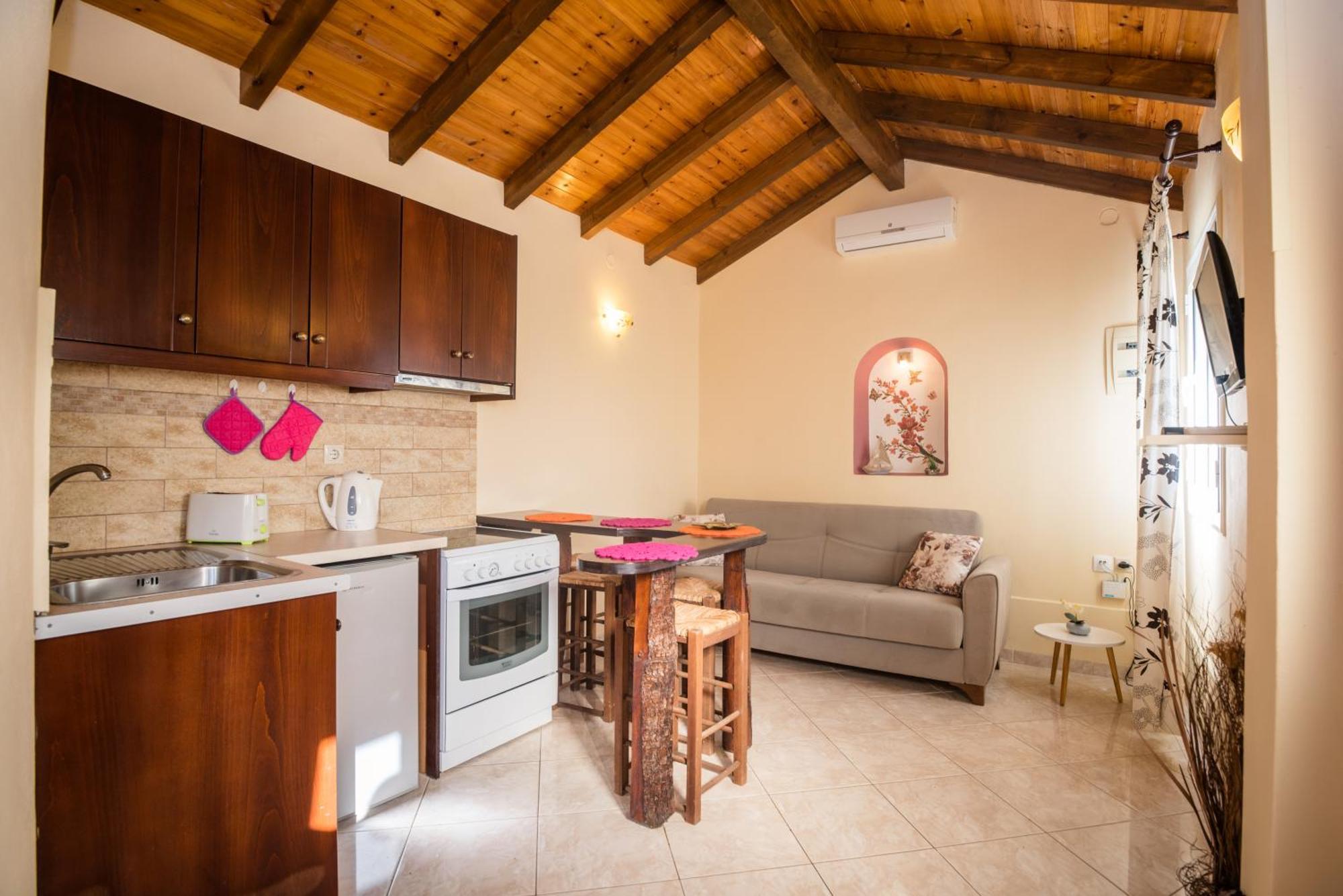 Elena's Seaside & Appartement *