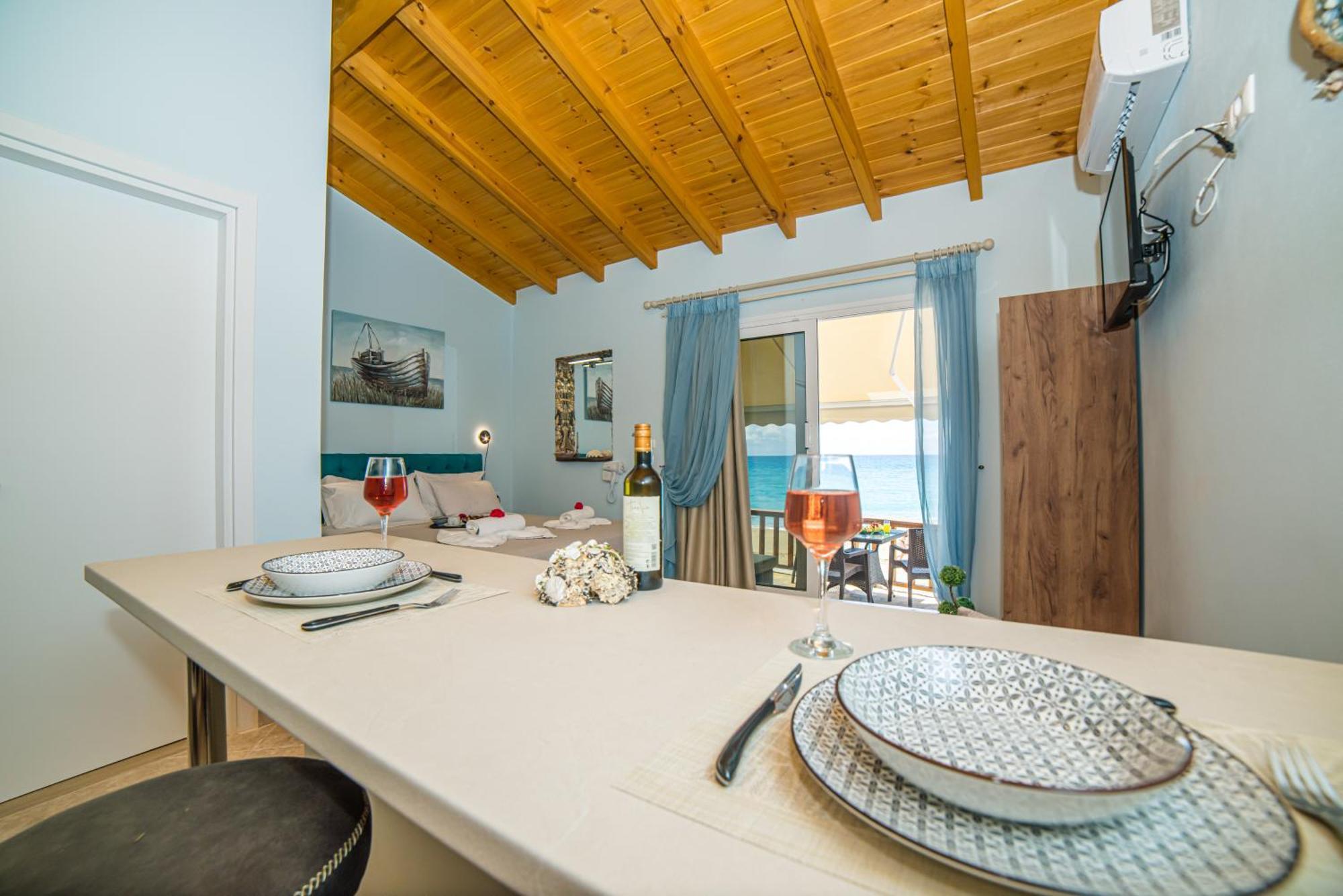 Elena's Seaside & Appartement *