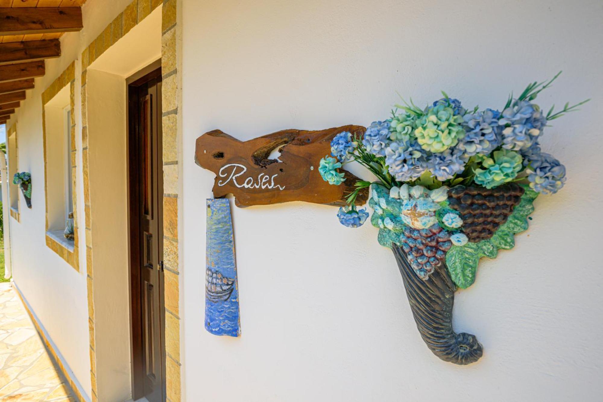 Elena's Seaside & Appartement *