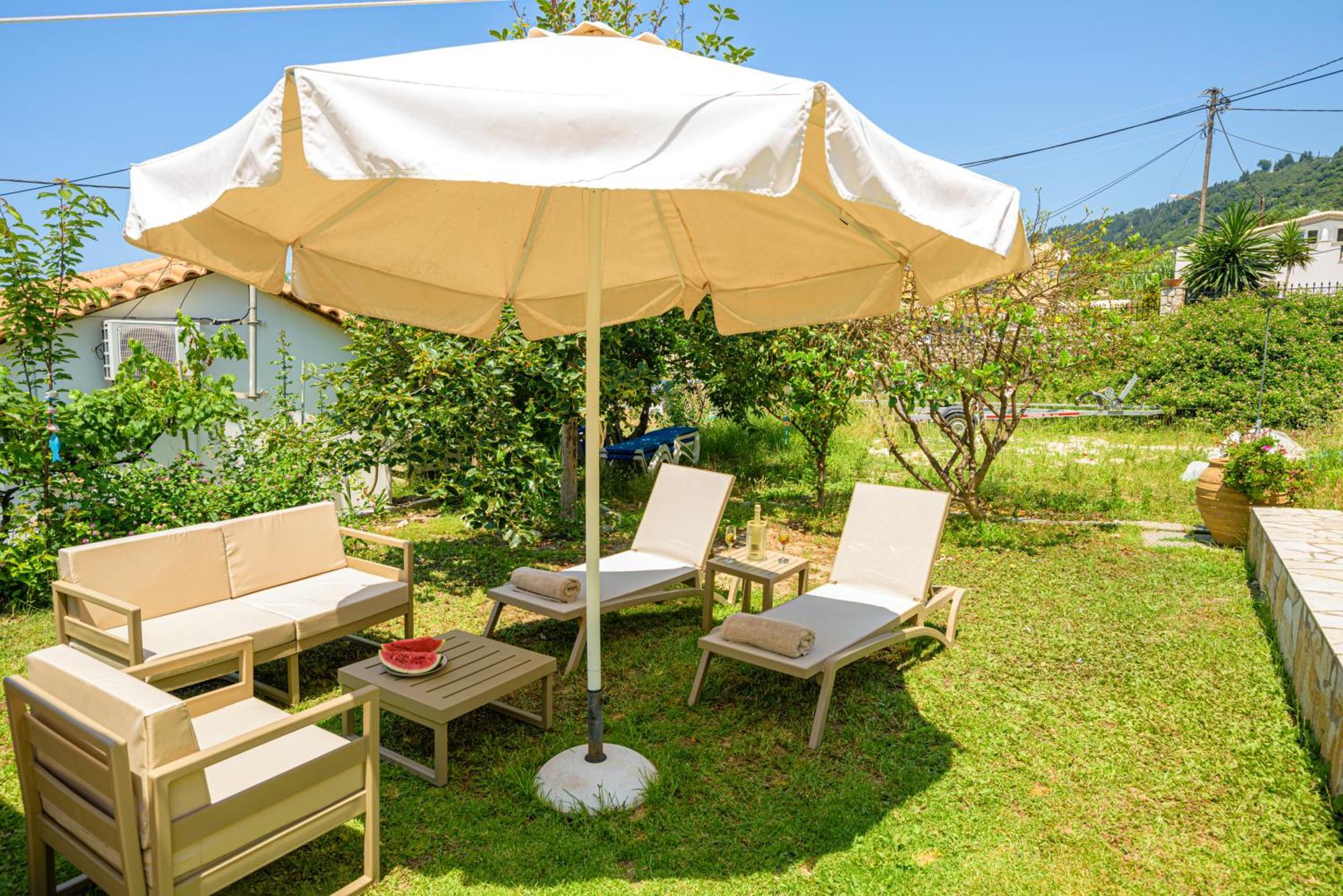 Elena's Seaside & Apartment